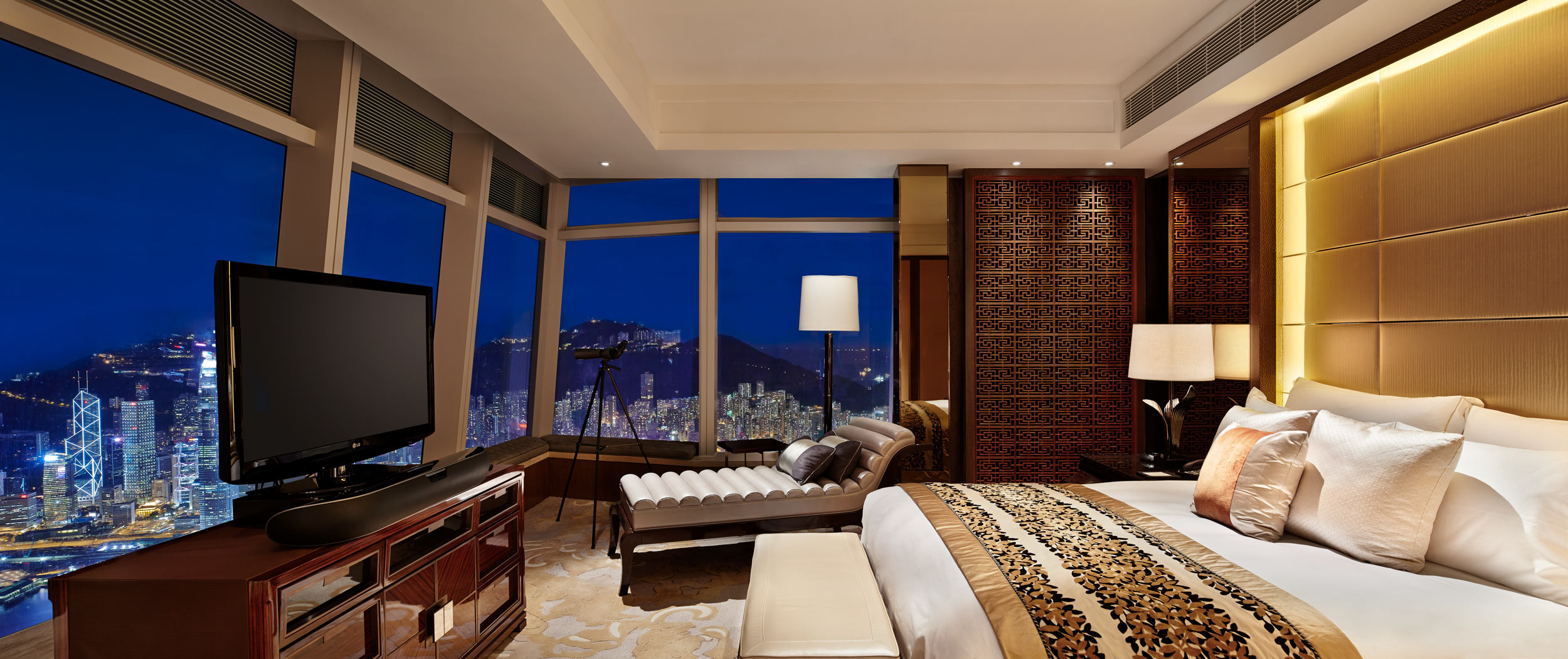 Ritz-Carlton-Hotel-suite